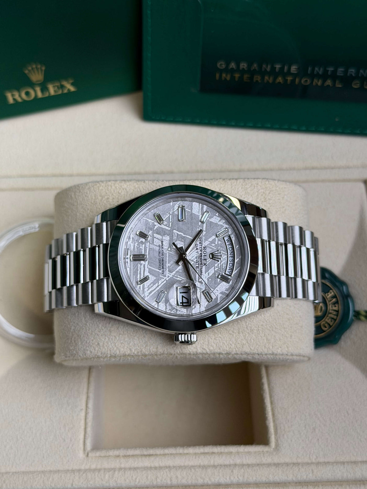 Day-Date 40 Platinum Day-Date Smooth Bezel Meteorite Baguette Diamond Dial President Bracelet 228206